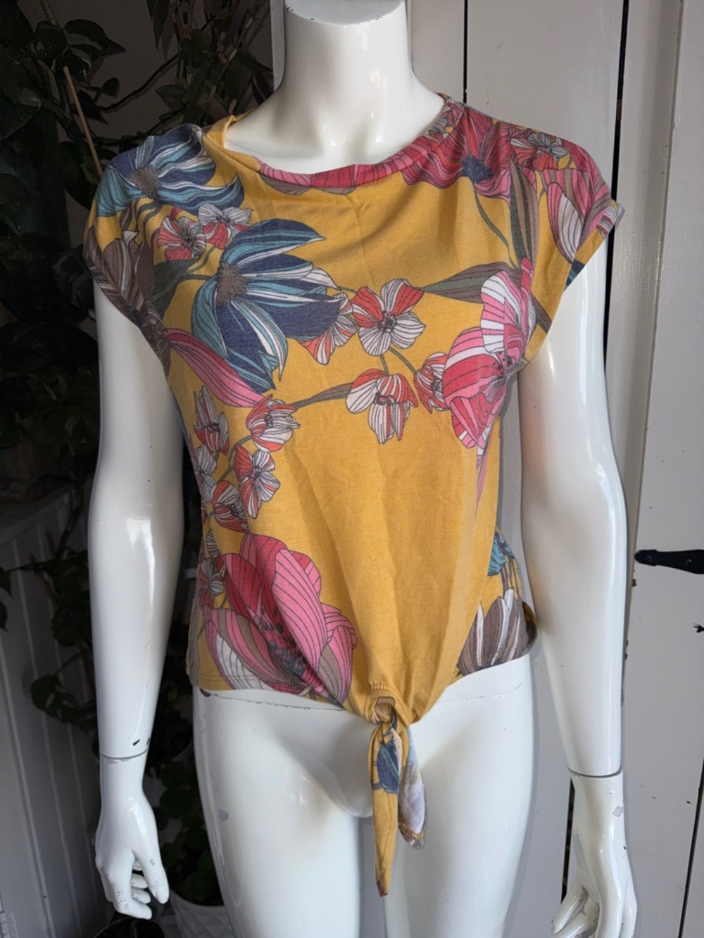 Suzy Shier Floral Tie-Front Women's Top in Mustard Yellow XS